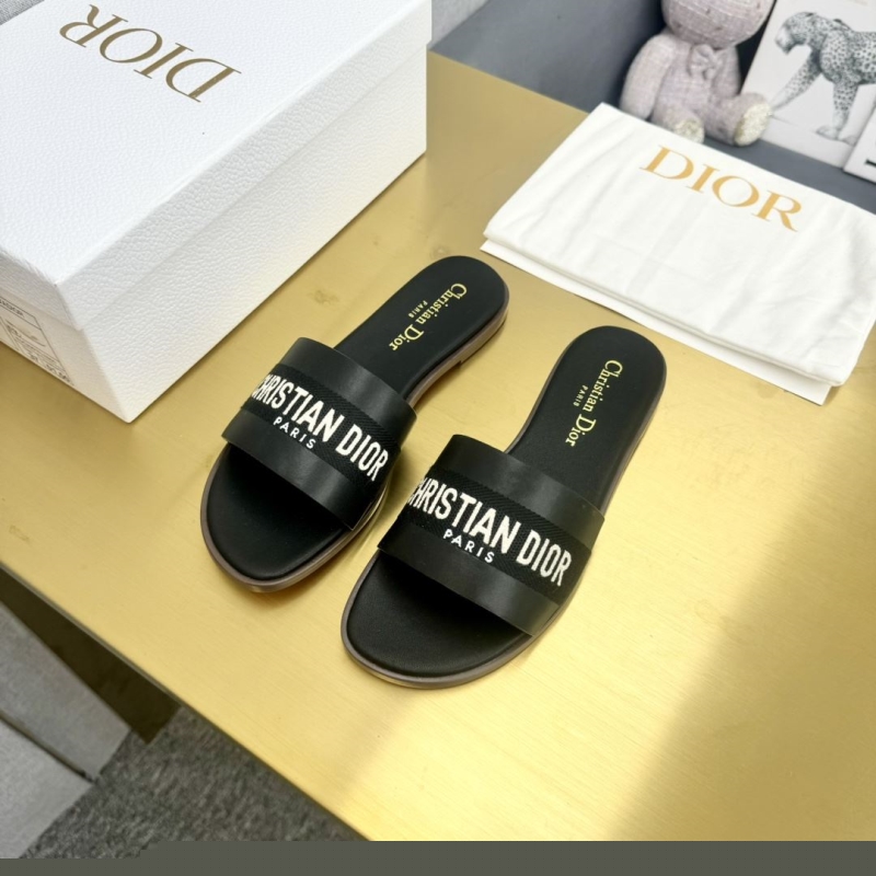 ch**an D*or slippers